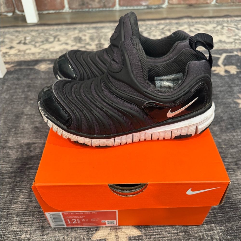 Boy’s Nike Dynamo Free PS 'Black White' size 12.5C Like New!!!